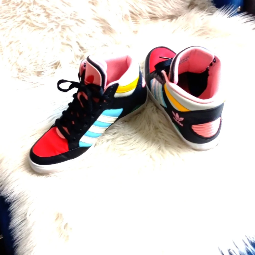 Adidas sz 5.5 boys quarter top sneakers. - Picture 7 of 8